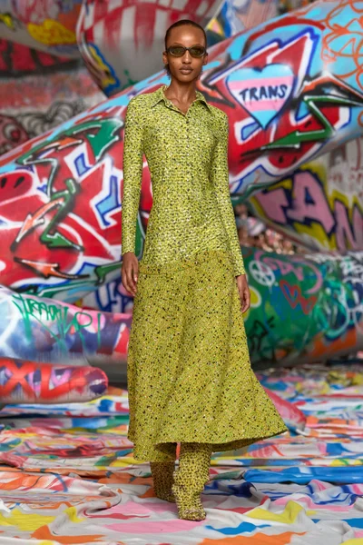 Look 27